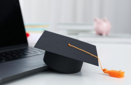 WHU MiF Scholarship & Financing Options